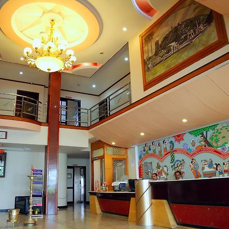 Hotel Vels Court ปัลนี ภายนอก รูปภาพ