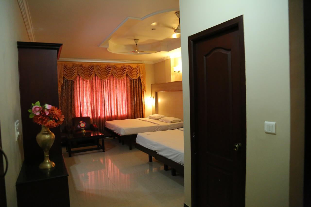 Hotel Vels Court ปัลนี ภายนอก รูปภาพ