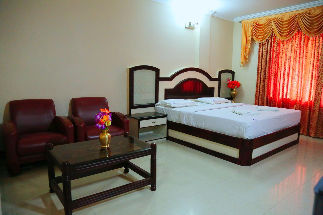 Hotel Vels Court ปัลนี ภายนอก รูปภาพ