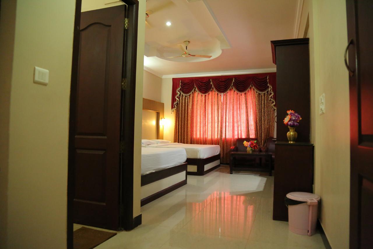 Hotel Vels Court ปัลนี ภายนอก รูปภาพ