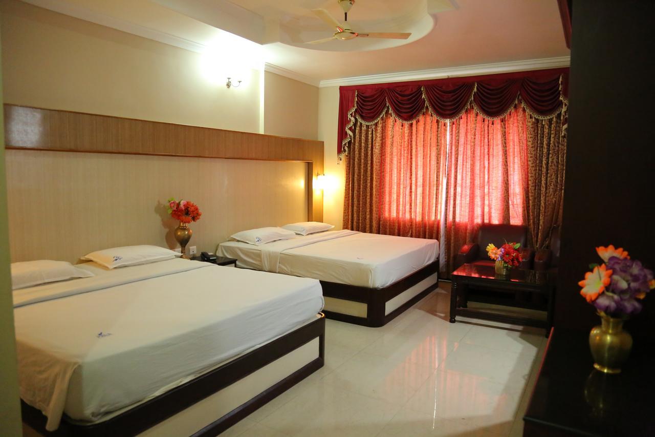 Hotel Vels Court ปัลนี ภายนอก รูปภาพ