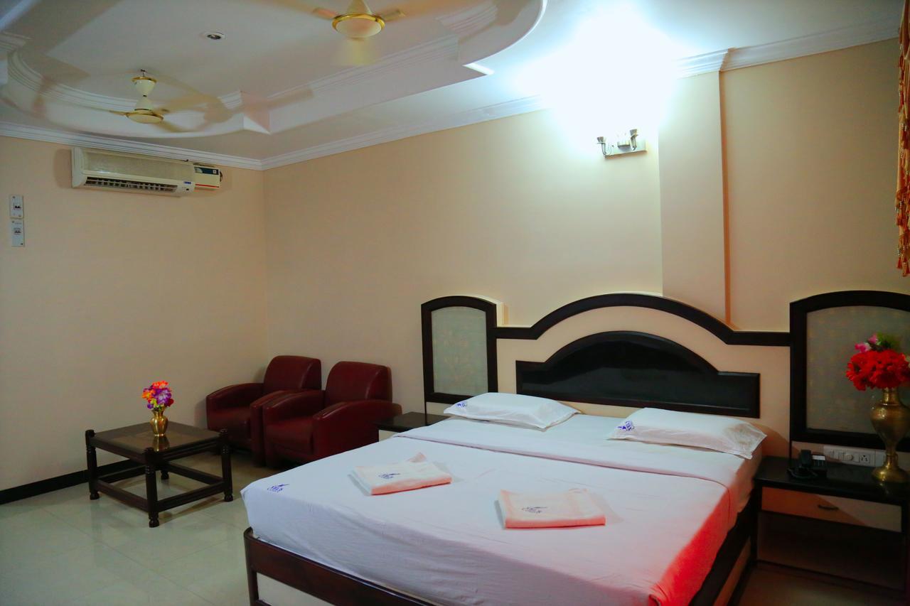 Hotel Vels Court ปัลนี ภายนอก รูปภาพ