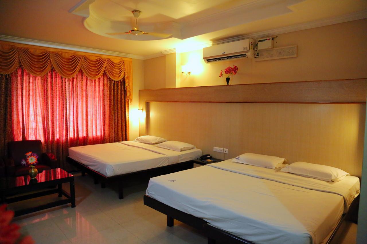 Hotel Vels Court ปัลนี ภายนอก รูปภาพ