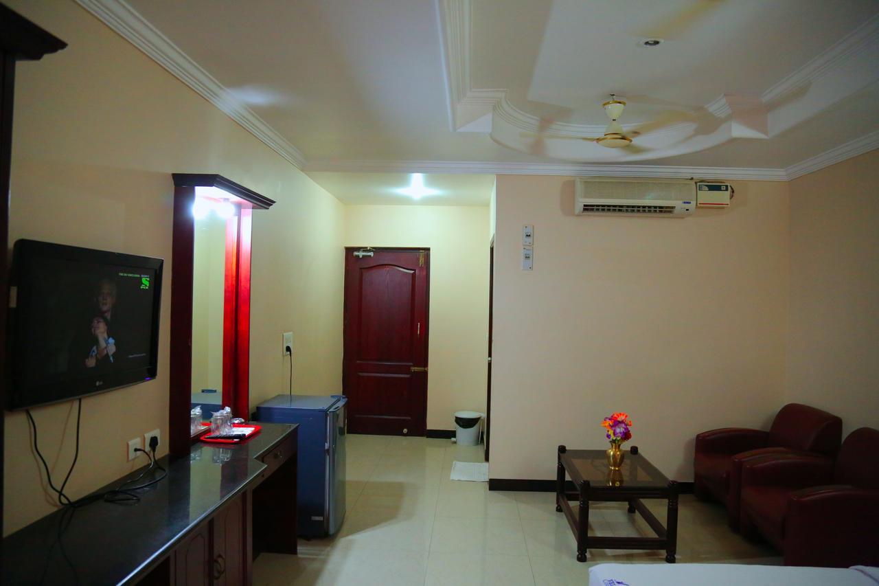 Hotel Vels Court ปัลนี ภายนอก รูปภาพ
