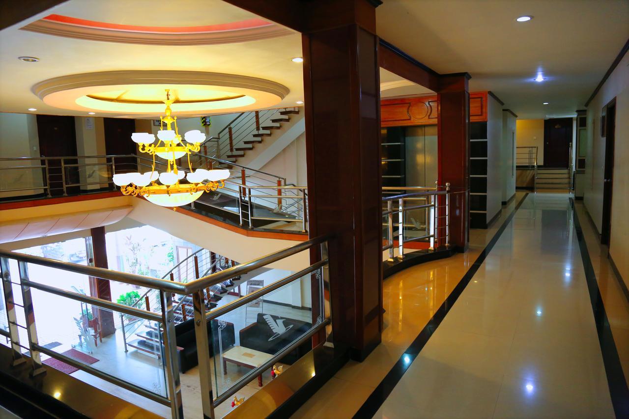 Hotel Vels Court ปัลนี ภายนอก รูปภาพ